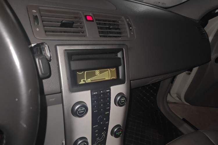 Used Volvo S40 2011 2.0L Automatic ZhiShang Edition
