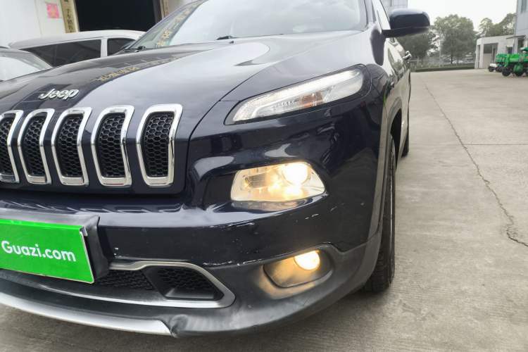 Used Jeep Cherokee 2017 2.0L Superior Edition
