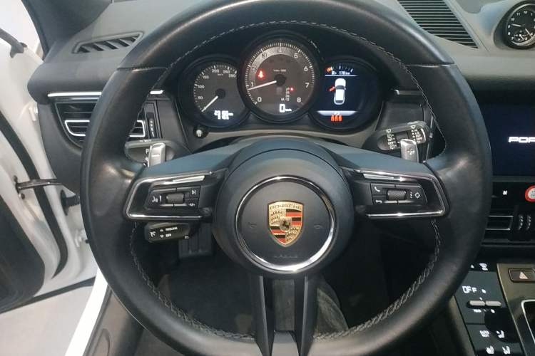 Used Porsche Macan 2023 Macan 2.0T Steering Wheel
