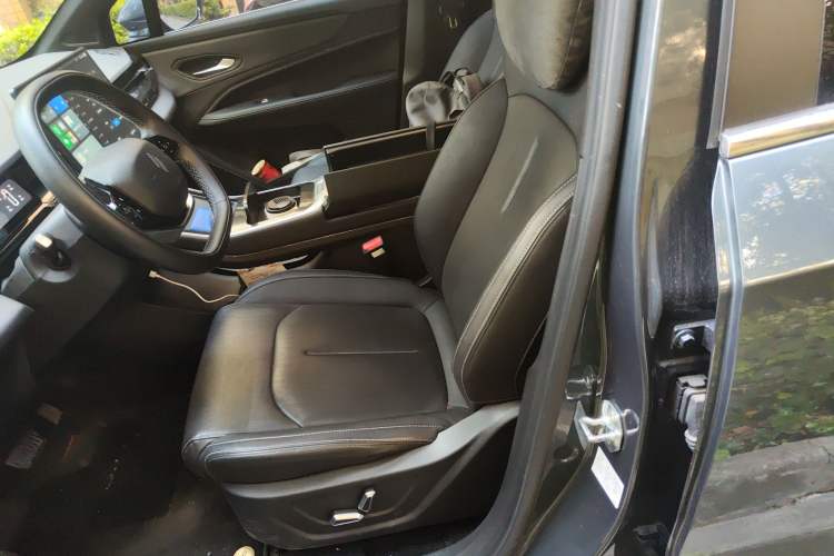 Used Livan 7 2023 605 km ZHU FENG Left Front Seat