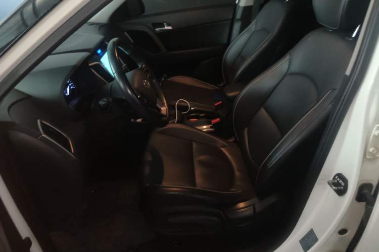 Used Hyundai ix25 2015 1.6L Automatic Two-Wheel Drive Smart GLS Trim Left Front Seat