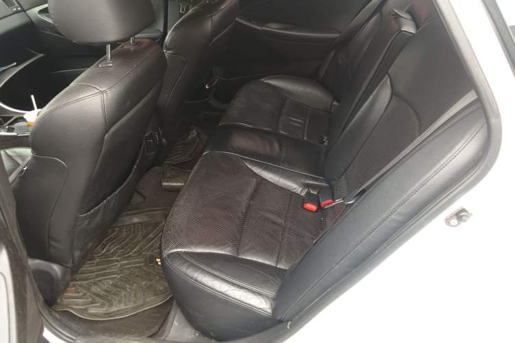 Used Hyundai Sonata 2011 2.0L Automatic Top-Grade Version
