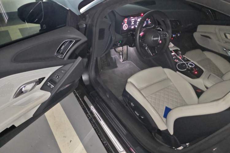 Used Audi R8 2021 V10 Coupe performance Driver Seat