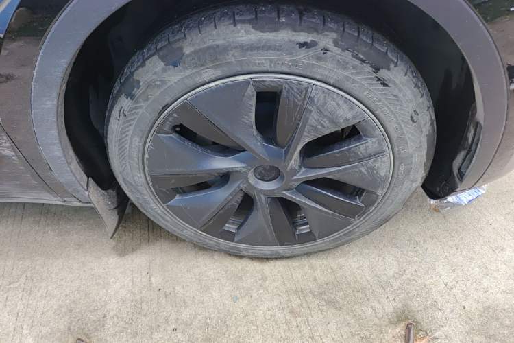 Used Tesla Model Y 2023 Rear-Wheel-Drive Version Right Front Wheel Hub