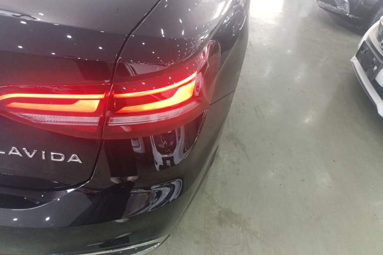 Used Volkswagen Lavida 2024 1.5L Automatic Starry Sky 5 Million Edition Exterior 3