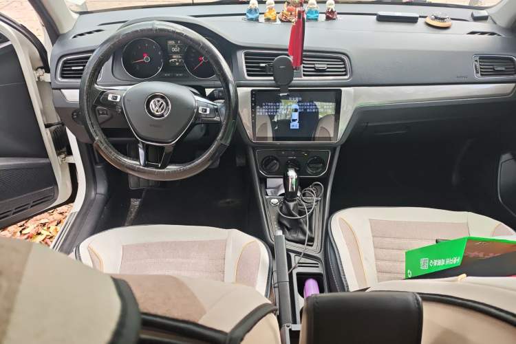 Used Volkswagen Lavida 2017 1.6L Automatic Comfort Edition Audio And AC Panel