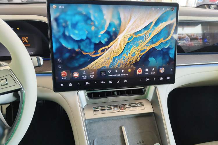 Used Denza Z9 2024 630 km All-Wheel Drive Max Version