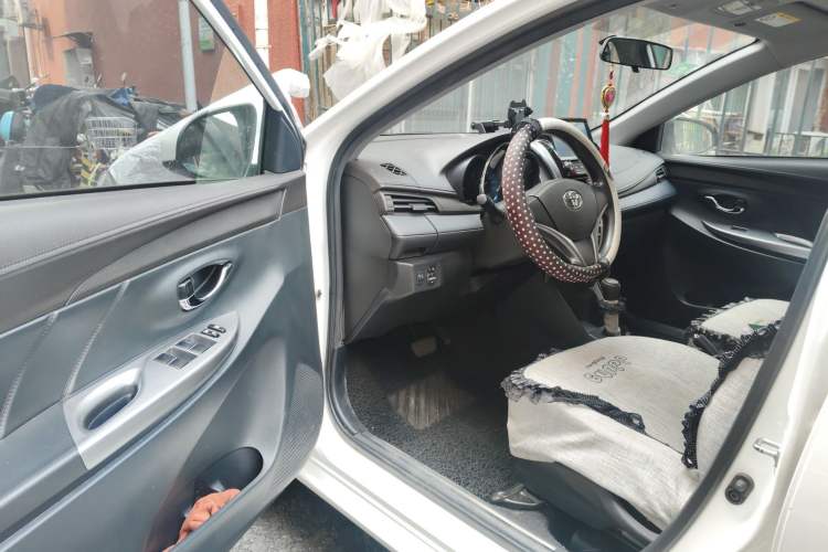 Used Toyota YARiS L Zhi Xuan 2015 1.5E Automatic Charm Edition
