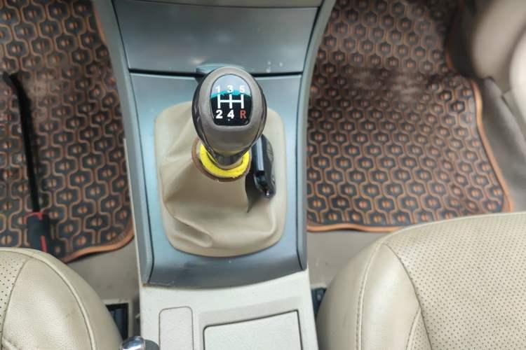 Used BYD L3 2012 1.5L Manual Comfort Edition Gear Lever