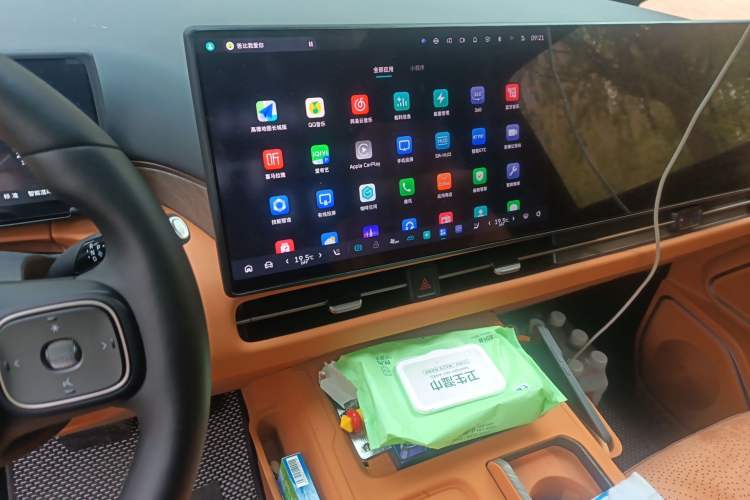 Used Wey Gaoshan 2025 Four-Wheel Drive Alpine 8 Audio And AC Panel