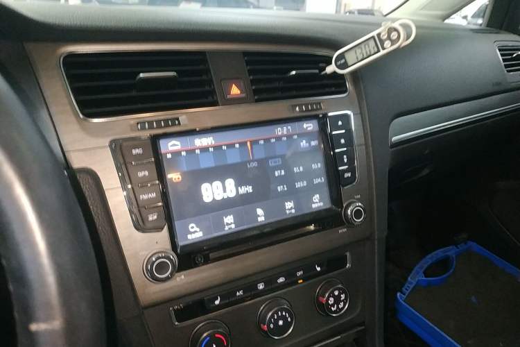 Used Volkswagen Golf 2015 1.4TSI Automatic Luxury Model Audio And AC Panel