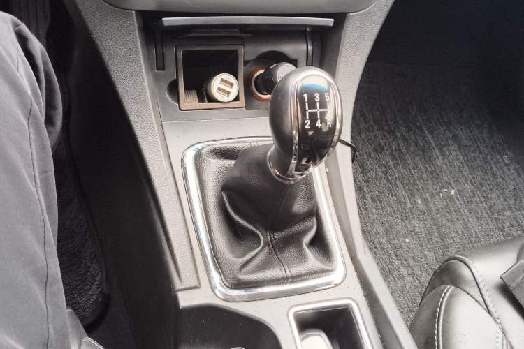 Used Geely Auto Emgrand 2016 Sedan 1.5L Manual Upward Edition Gear Lever