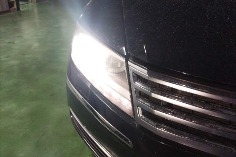 Used Volkswagen Phaeton 2011 4.2L V8 4-seat Extended-Range Individual Edition Right Front Headlight