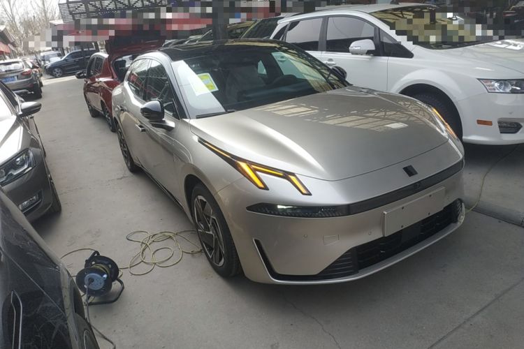 Used Lynk & Co 07 2024 EM-P 126 Long-Range Halo Front Right 45 Deg