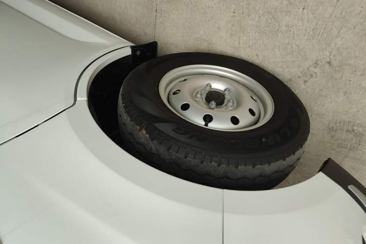 Used CHANGAN KAICHENG Ruixing EM80 2024 Comfort-Style 6-Seater 41.86 kWh Left Front Wheel Hub