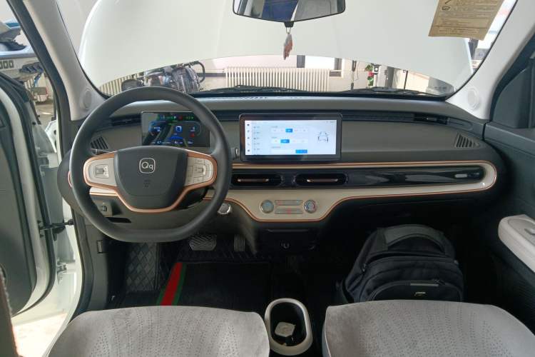 Used Chery QQ Domi 2025 Model 305km Comfort Edition Center Console