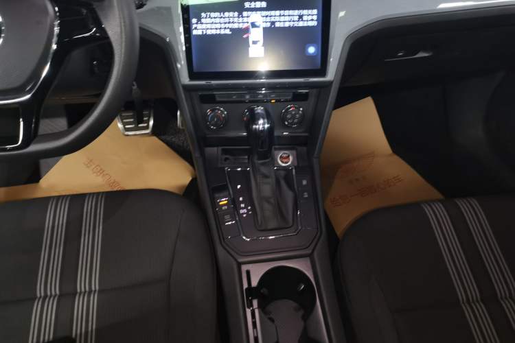 Used Volkswagen Lamando 2017 230TSI DSG Fashion Edition
