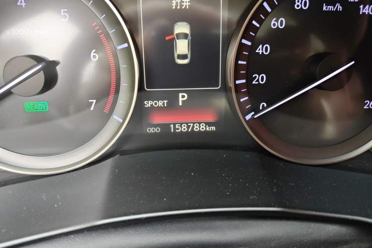 Used Lexus ES 2015 300h Comfort Edition Odometer Close Up