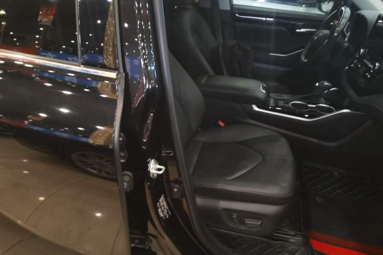 Used Toyota Highlander 2022 Dual-Engine 2.5L Four-Wheel Drive Prestige Version 7 Seats Right Front Seat