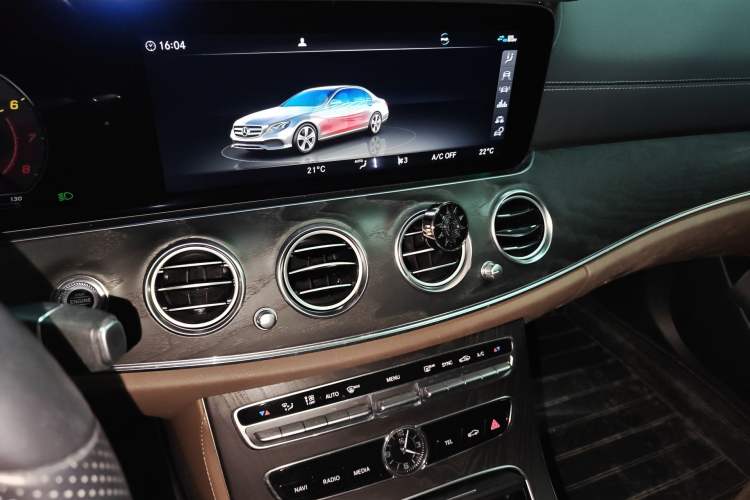 Used Mercedes-Benz E-Class 2019 Restyled E 300 L Sporty and Stylish Edition Audio And AC Panel