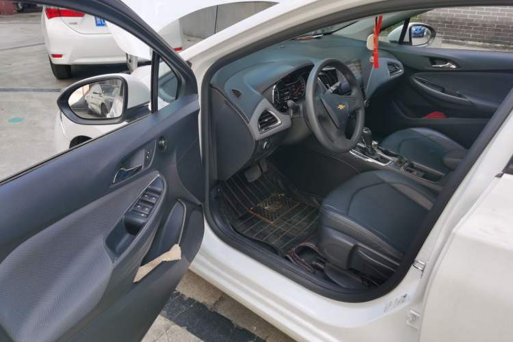 Used Chevrolet Cruze 2017 1.5L Automatic Pioneer Sunroof Edition