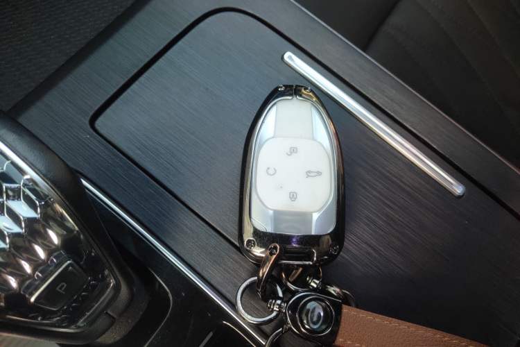 Used GAC Trumpchi GS8 2024 Linghang Series 2.0 TGDI Two-Wheel Drive Luxury Smart Connectivity Version
