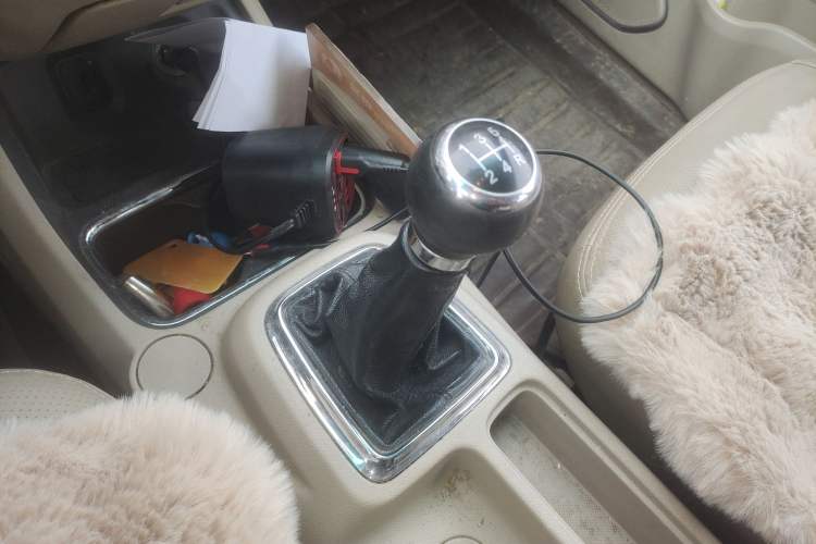 Used Jinbei 750 2015 1.5L Flagship Model