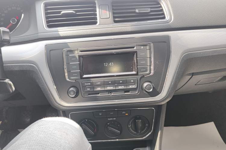 Used Volkswagen Gran Lavida 2015 1.6L Manual Comfort Edition
