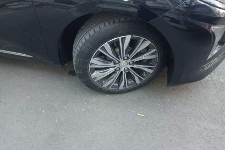 Used Hongqi E-QM5 2022 431 km Charge & Enjoy Edition Right Front Wheel Hub