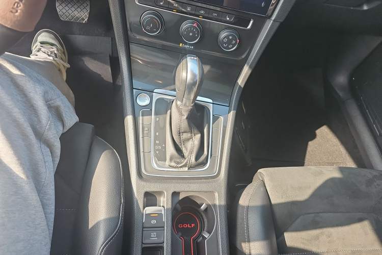 Used Volkswagen Golf 2018 230TSI Automatic Luxury Version
