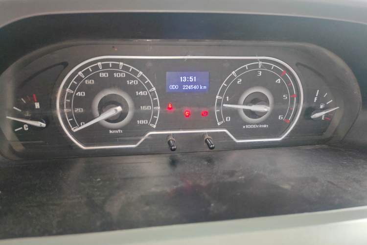 Used SAIC MAXUS Xintu V80 2019 2.5T Classic Version 6-Speed Manual – Aoyuntong Modified Long Wheelbase Mid-Height 7-Seater