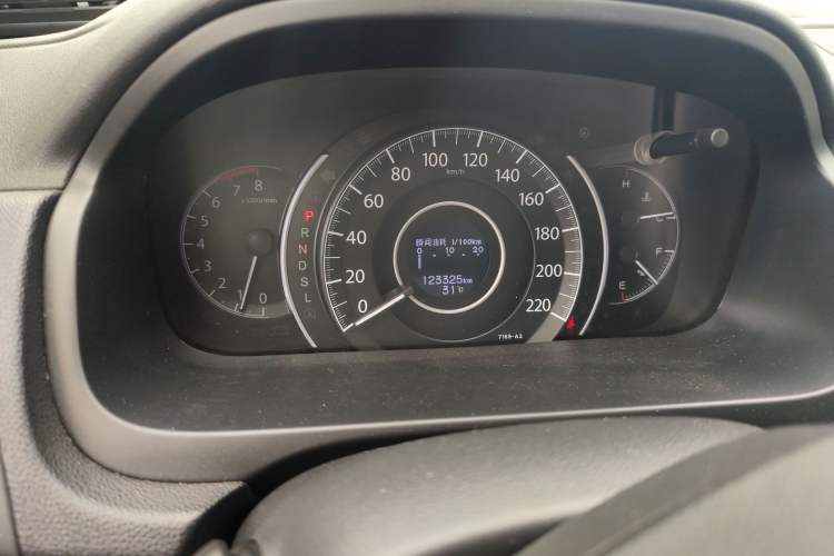 Used Honda CR-V 2015 2.0L two-wheel drive Fashion Edition Odometer Close Up