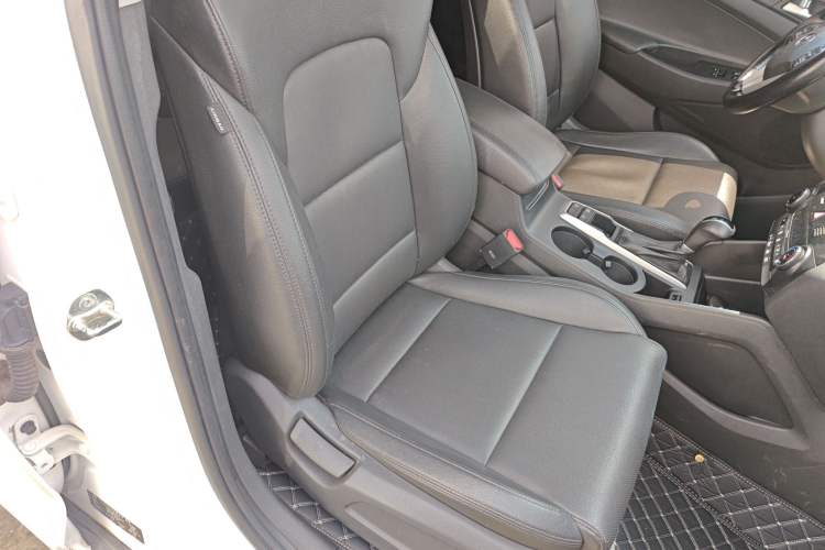 Used Hyundai Tucson 2018 1.6T Dual-Clutch Two-Wheel Drive 15th Anniversary Special Edition