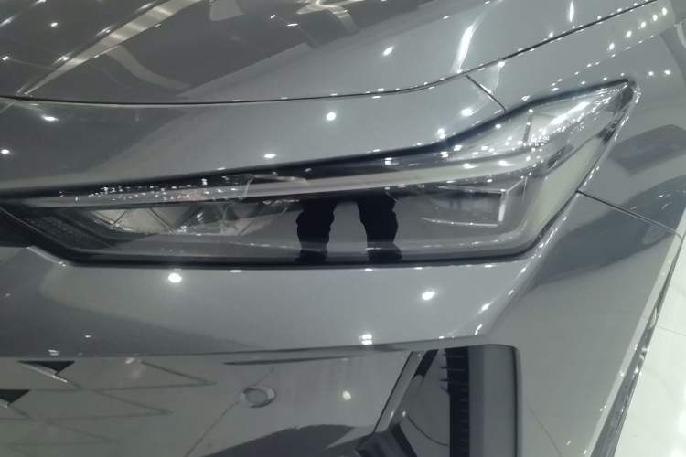 Used Changan UNI-V iDD 2024 Blue Whale Smart Electric iDD 136km ZhiKu Model
