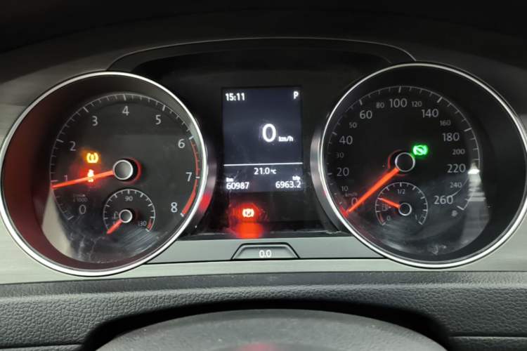 Used Volkswagen Golf 2017 1.6L Automatic Comfort Million-Vehicle Anniversary Edition Instrument Cluster