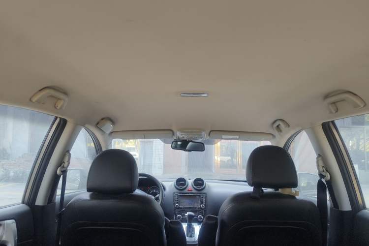 Used Haval H6 2013 Upgraded Model 2.4L Automatic Two-Wheel Drive Elite Version
