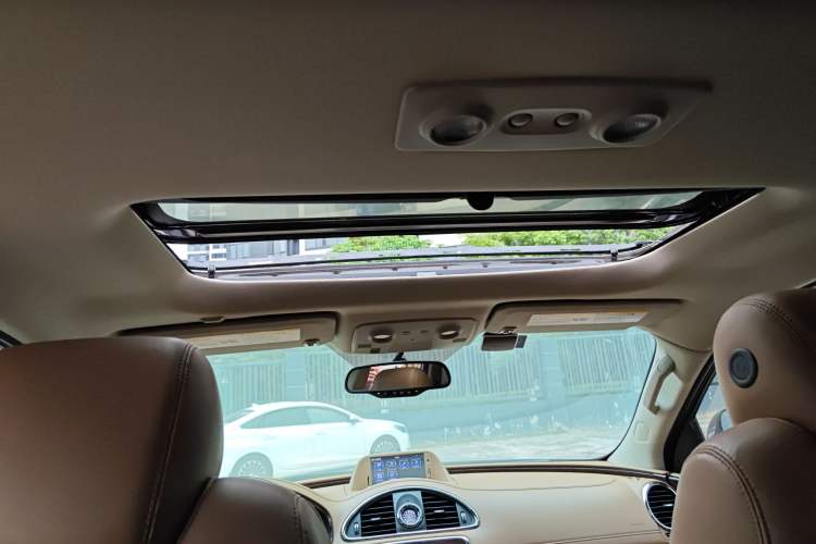 Used Buick Enclave 2014 3.6L Two-Wheel Drive Elite Comfort Version
