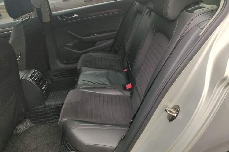 Used Volkswagen Magotan 2017 330TSI DSG Luxury Model Left Rear Seat