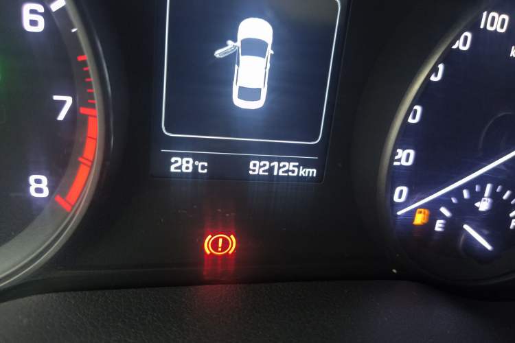 Used Hyundai Elantra (6th Generation / Lingdong) 2016 1.6L Automatic ZhiXuan – Elite Version Odometer Close Up