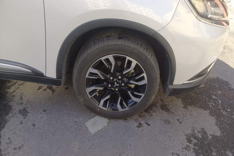 Used Mitsubishi Outlander 2019 2.0L Two-Wheel Drive Comfort Edition 5 Seats China V Standard
