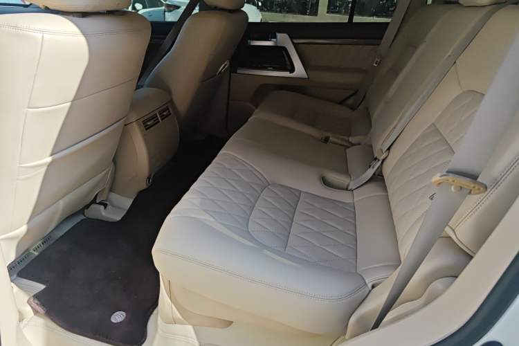 Used Toyota Land Cruiser 
