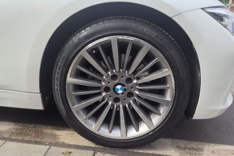 Used BMW 3 Series 2019 320Li Fashion Model Right Front Wheel Hub