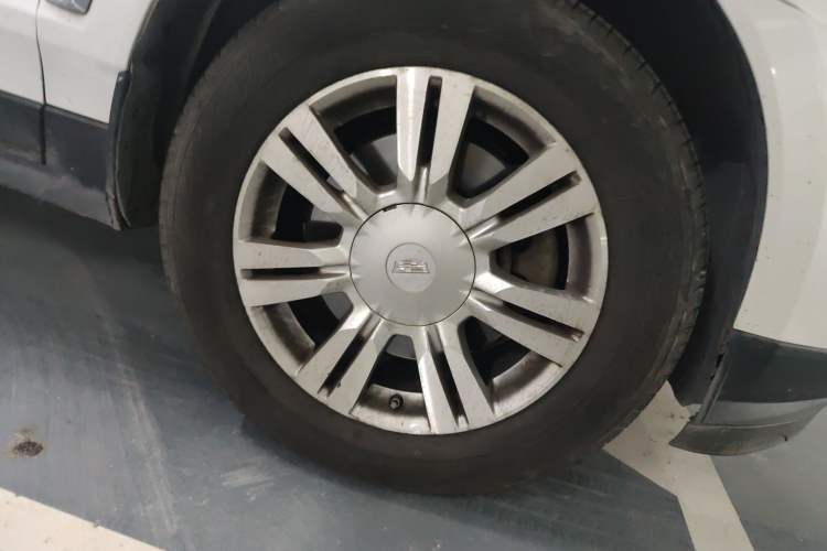 Used Cadillac SRX 2013 3.0L Elite Model Right Front Wheel Hub