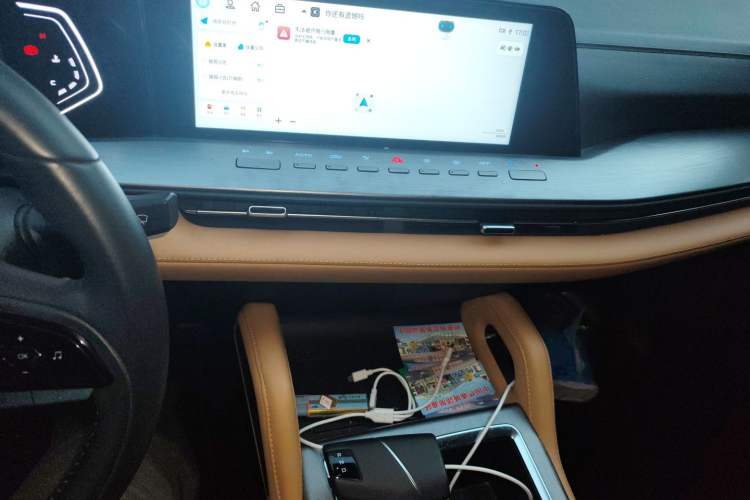 Used Changan Lantop 2023 Business Edition 2.0T Automatic All-Wheel Drive Gasoline Elite Model with Extended Cabin
