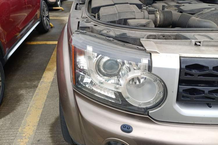 Used Land Rover Discovery 2013 3.0 SDV6 HSE Diesel Edition Right Front Headlight