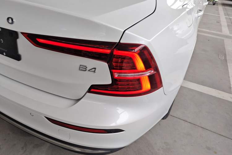 Used Volvo S60 2025 B4 Zhiyuan Luxury Edition