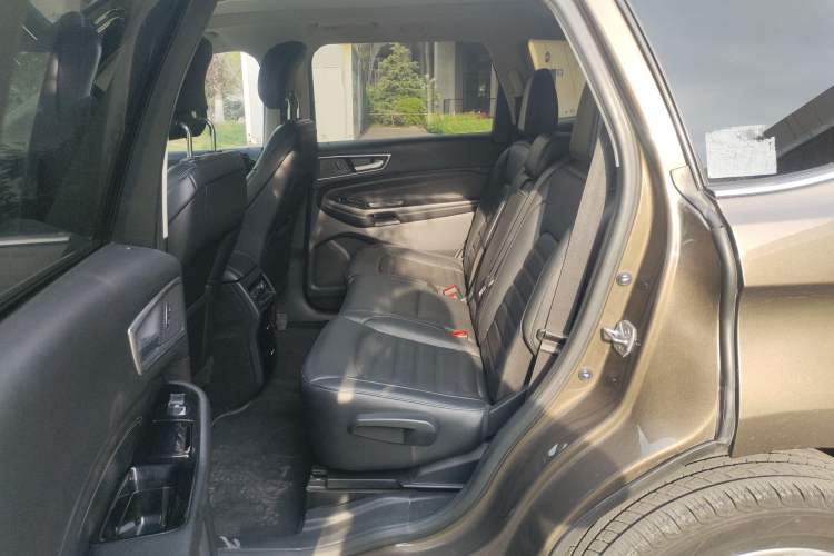 Used Ford Edge 2017 EcoBoost 245 Two-Wheel-Drive Sporty 7-Seater Left Rear Seat