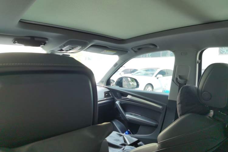 Used Audi Q5L 2022 40T Luxury Dynamic Model Headliner