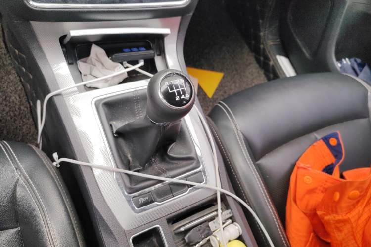 Used Roewe RX5 2018 20T Two-Wheel Drive Manual Internet Elite Edition
