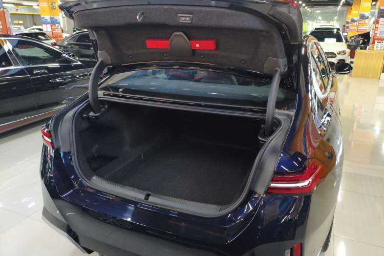 Used BMW 5 Series 2025 530Li Luxury Edition M Sport Package
